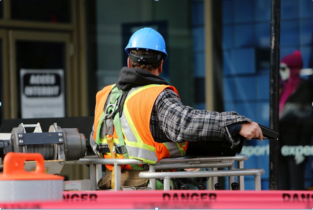 A Succinct Guide to Lone Worker Safety: 5 Expert Tips