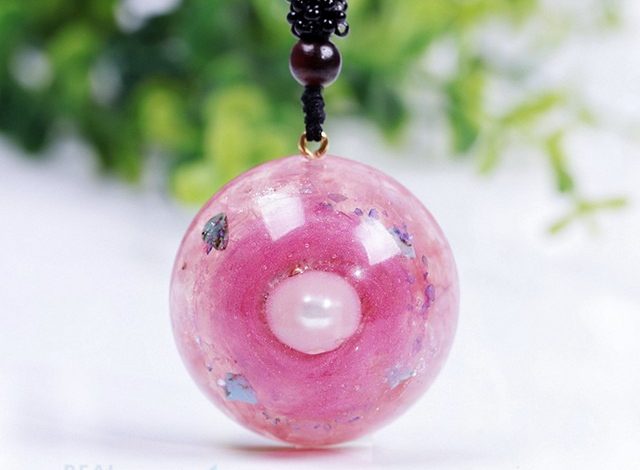 pendant necklace